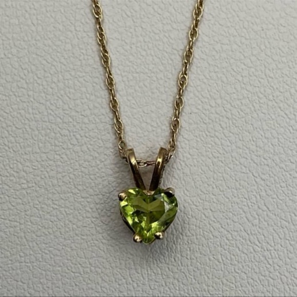Jewelry - 10K Gold Peridot Pendant Necklace
